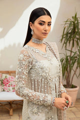 Mariam Hussain white skin dupatta